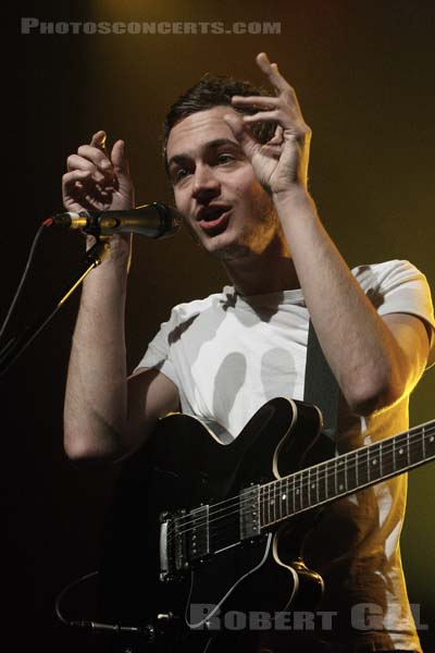 EDITORS - 2008-04-07 - PARIS - Le Bataclan - Thomas Michael Henry Smith